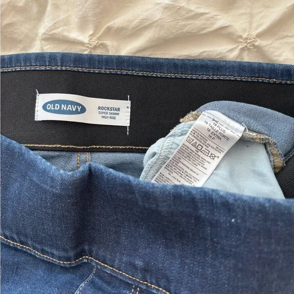 Old Navy Women's High Rise Rockstar Super Skinny Pull On Jegging- Size 18 Plus - Picture 2 of 6